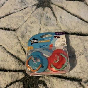 2 pack tommee tippe pacifiers